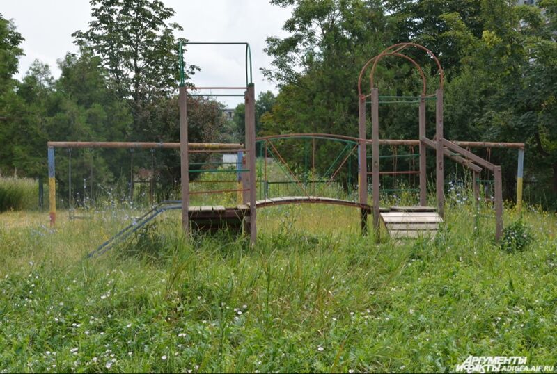 В Сергиевском районе нашли опасные детские площадки
