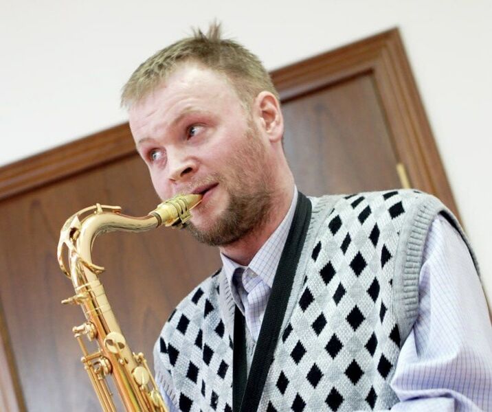 «Поющая эскадрилья» колонии Самарской области пополнилась джазовым саксофонистом