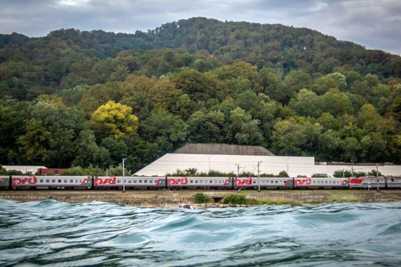 Поезд Самара – Адлер задерживается из-за ЧП в Ростовской области