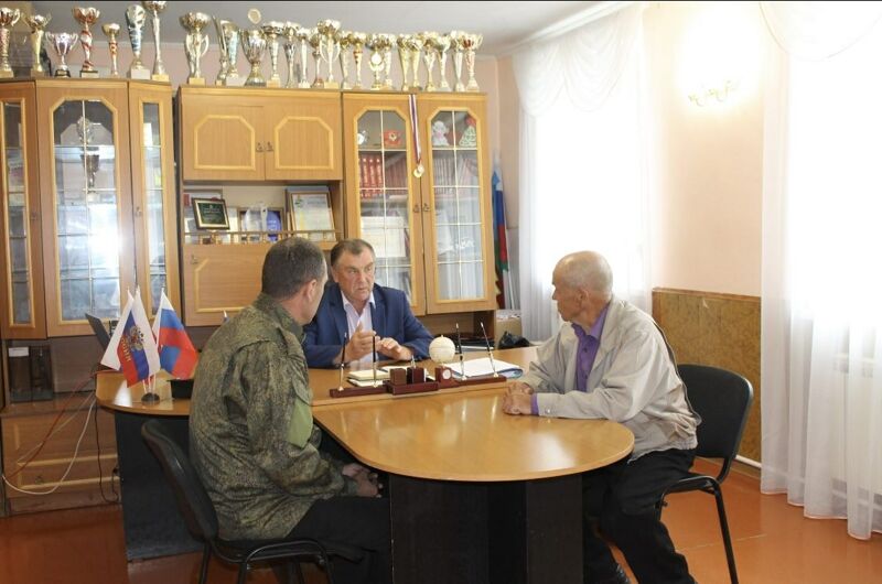 Глава Шенталы награждал сам себя