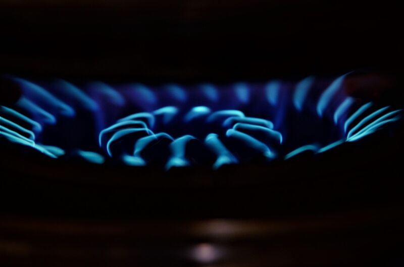 Самарцы массово пожаловались на резкий запах газа в квартирах