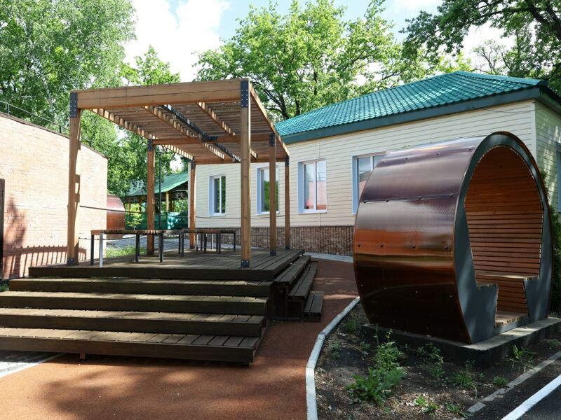 В Самарской области в детских лагерях стеклопакеты усилили бронепленкой