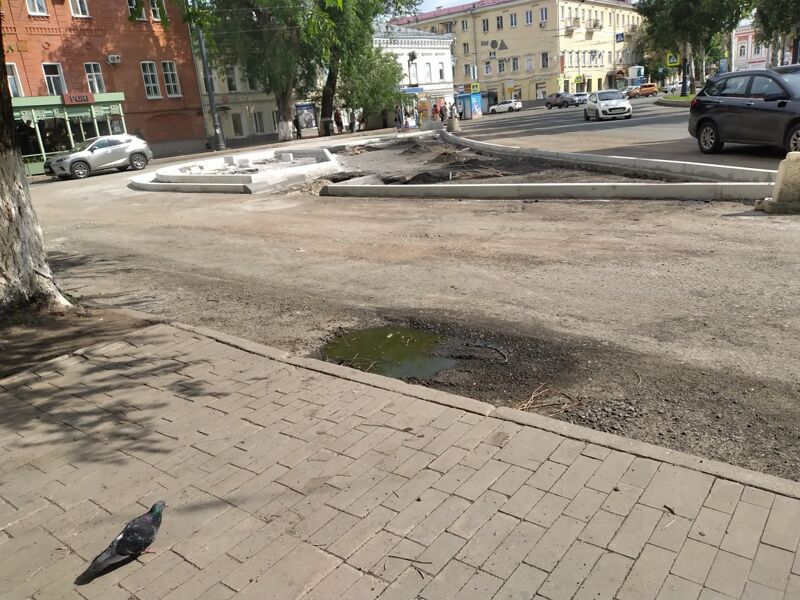 На площади Революции усложнили парковку для водителей