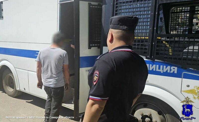В Самаре полиция занялась мужчиной, который показывал на ул. Ленинградской свой половой орган