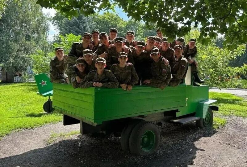 Самарских школьников отправили обучаться основам военного дела на юнармейские сборы
