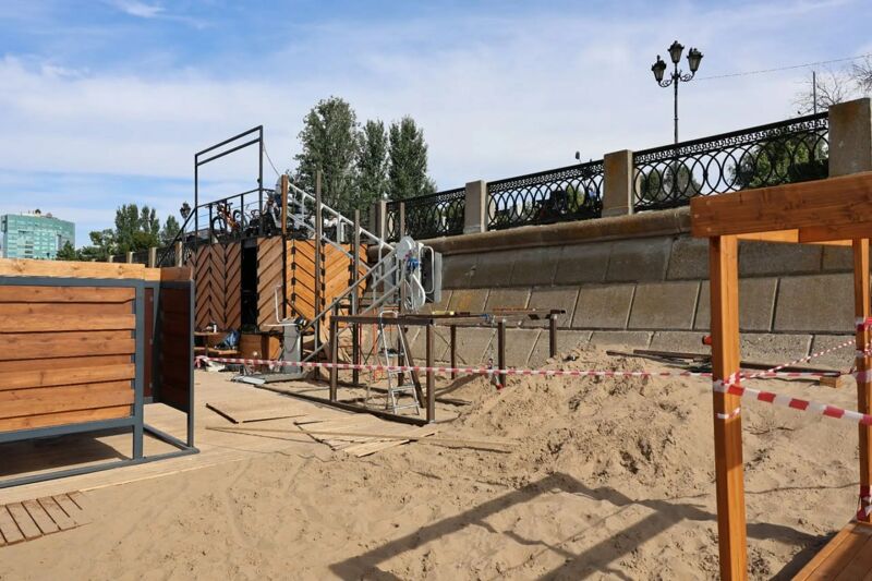 На самарской набережной к концу лета начали монтаж подъёмника для колясок